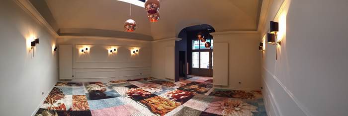 Hall d'accueil rénové — vue panoramique