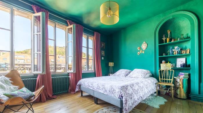 Appartement coloré — chambre