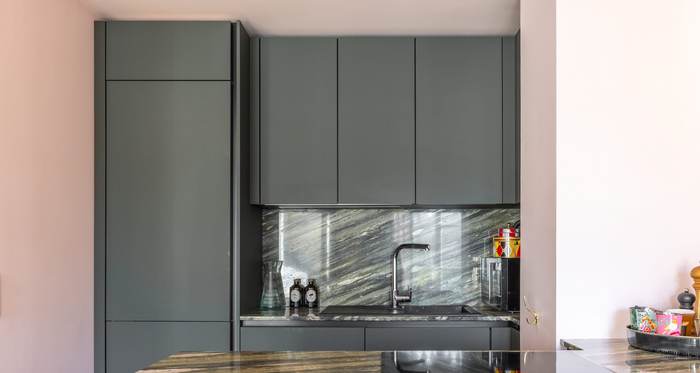 Appartement coloré — cuisine